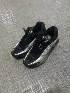 NIKE SHOX r4 シルバーのサムネイル