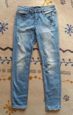 Desigual デシグアル デニムパンツ ピースマーク KASANDRA