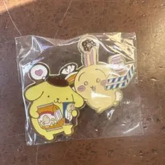 ポムポムプリンとちいかわのうさぎのピンバッチ
