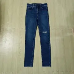 UNIQLO ダークブルー スリムフィットジーンズ 22