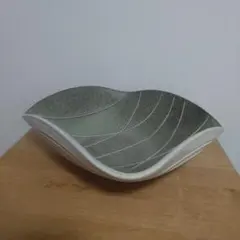 嵯峨御流　波型グリーン陶器花器のサムネイル