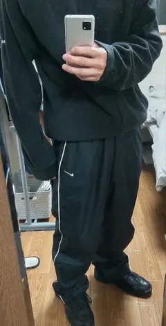 ナイロンパンツ