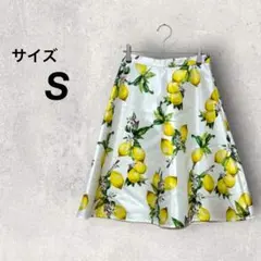 ミリオンカラッツ　フレアスカート　S　白　レモン　ひざ丈　総柄　春夏　リゾートのサムネイル