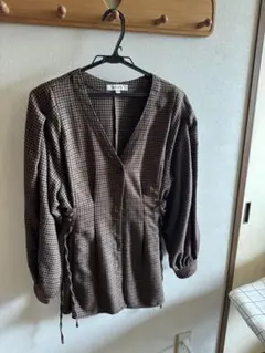 ブラウン系チェック Vネック長袖シャツ