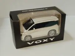 トヨタ ヴォクシー 90系 プルバックカー ホワイト カラーサンプルのサムネイル