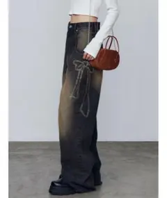 リボングラフィックルーズジーンズ EMODA