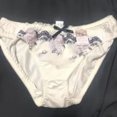 【新品、タグ付き】レース　リボン付　ホワイトレディースショーツ