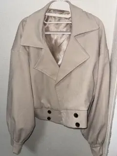 ベージュ ダブルブレスト クロップドジャケット