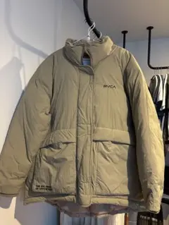 RVCA ベージュ ダウンジャケット BC004475のサムネイル