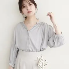 natural couture とろみサテン7分袖ブラウスのサムネイル