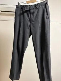 UNIQLO メンズ スラックス ダークグレー 76cmのサムネイル