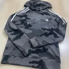 adidas 迷彩柄 フード付きパーカー 140