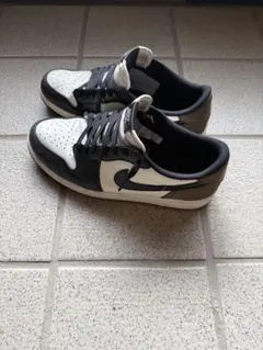 NIKE AIR JORDAN 1 LOW モカのサムネイル