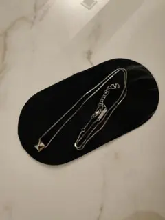 VALENTINO ロックスタッズ ネックレス シルバーのサムネイル