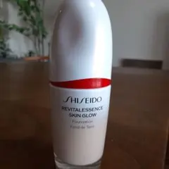 資生堂　リバイタルエッセンス　スキングロウ　ファンデーション　220