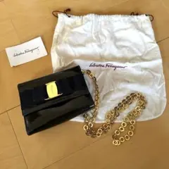 Salvatore Ferragamo 黒 ショルダーバッグ ヴァラ ブラック