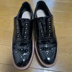 【ZARA】ブラックエナメルスタッズ厚底シューズ