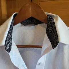 ライトブルー 長袖シャツ　襟内側ミッキーマウス柄