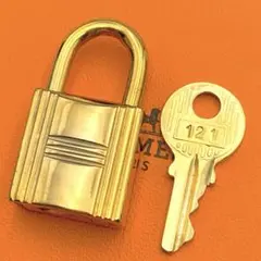 2025年最新】エルメス南京錠カデナの人気アイテム - メルカリ