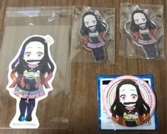 鬼滅の刃　竈門禰豆子　ステッカー　缶バッジ　アクリルキーホルダー