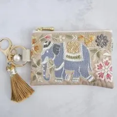 キーホルダー付きインド刺繍リボンミニポーチ　ファスナーポーチ　ブルーのぞう