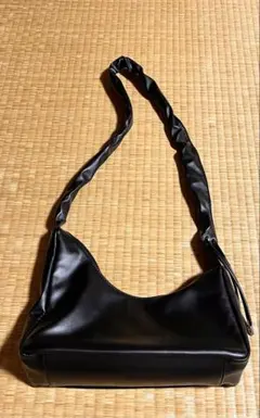 ショルダーバッグ 黒色