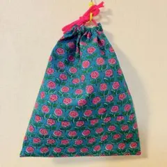 ハンドメイド　花柄の巾着袋／体操着入れ／給食袋/お着替え袋　縦38㌢×横31㌢