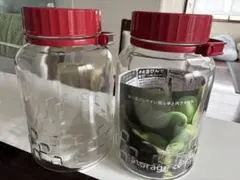 果実酒瓶 4L×2個セット 赤蓋 ハンドル付き　1つは新品未使用ですのサムネイル