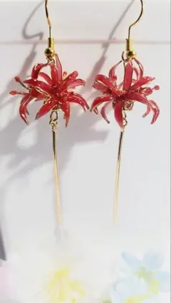 Ｎｏ．496 ハンドメイドピアス 彼岸花 赤 3輪