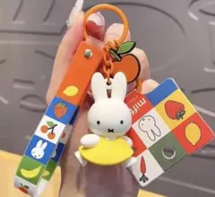 新品未使用　ミッフィー キーホルダー フルーツデザイン ストラップ イエロー