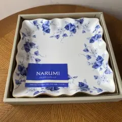 新品未使用　NARUMI ナルミ ボーンチャイナ 正方形フレアプレート 皿 花柄のサムネイル