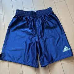 adidas ネイビー ハーフパンツ130cm