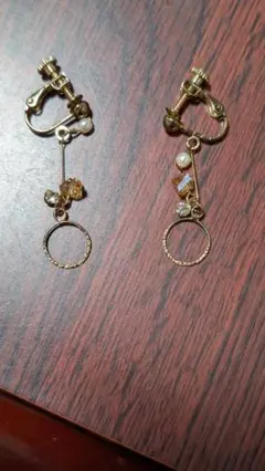 ゴールドフープイヤリング ビーズ装飾