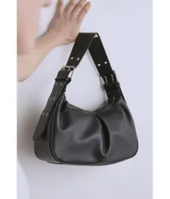 un/neu ワンハンドルタックハンドバッグ