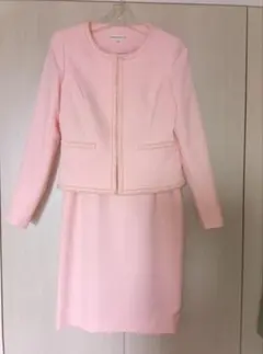 ピンクのジャケットとスカートセット