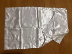 新品　シルク調　ツルンとした肌触り　光沢感　まくらカバー　ホワイト