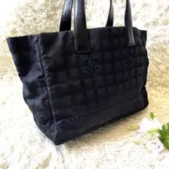 【極美品】シャネル ショルダーバッグ 黒 ニュートラベル ココマーク ナイロンのサムネイル