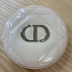 Dior ディオールスキン フォーエヴァー ルミナイザー 02のサムネイル