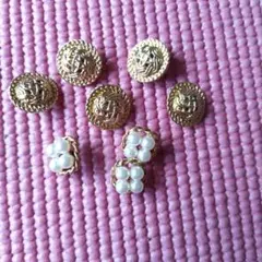 金色の装飾ボタンとパールボタンセット