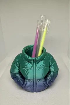ダウンジャケット風ペン立て ダウンジャケット風 ミニマルペンスタンド - メルカリ
