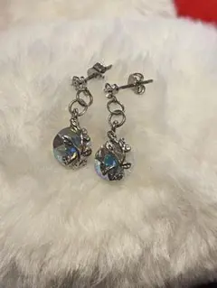 クリスタルドロップ型ピアス