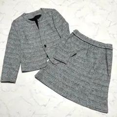 未使用級美品　希少15号　セレモニースカートスーツ　ノーカラー　ラメ　グレー系