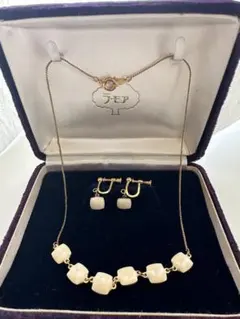 ヴィンテージ アイボリーエナメル ネックレス&イヤリング セット ケース付