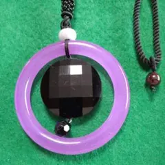 紫と黒のネックレス