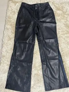 GU 黒 レザー風 フレアパンツ S