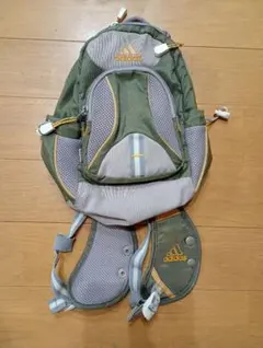 adidas 小型リュック グリーン/グレー