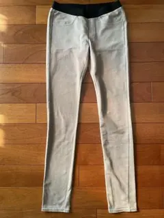 ジーユー　レギンスパンツ　ベージュ