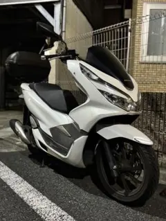 【自賠責付き】HONDA PCX jf81ホワイトバイク　実働のサムネイル