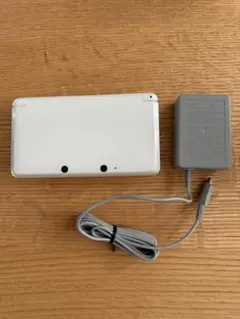 美品 ニンテンドー3DS ホワイト 本体とACアダプター