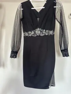 ビーズ装飾付き黒ナイトドレス